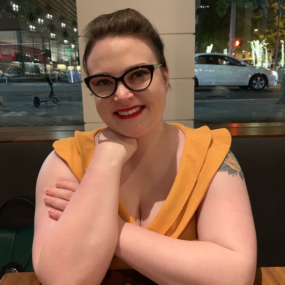 Meet your Posher, Melissa - Picture 2 of 2